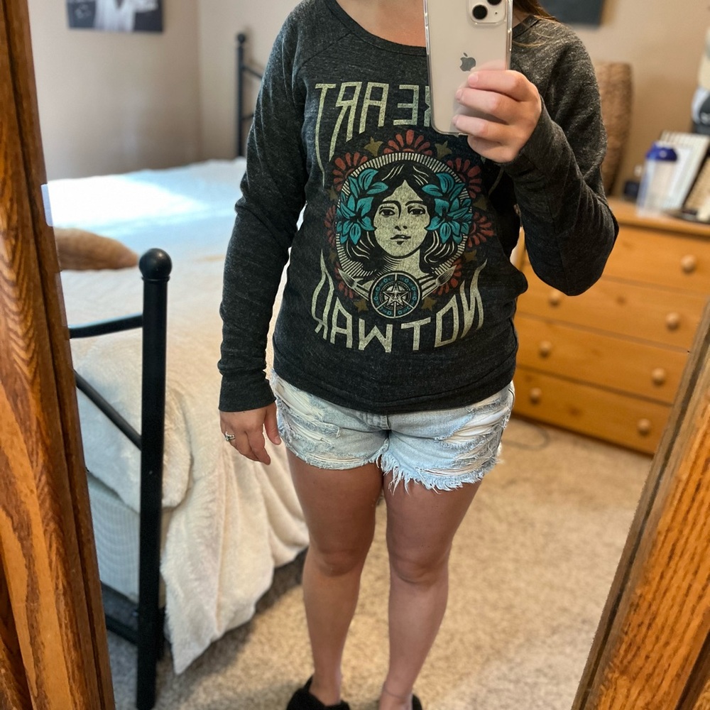 Obey sweater